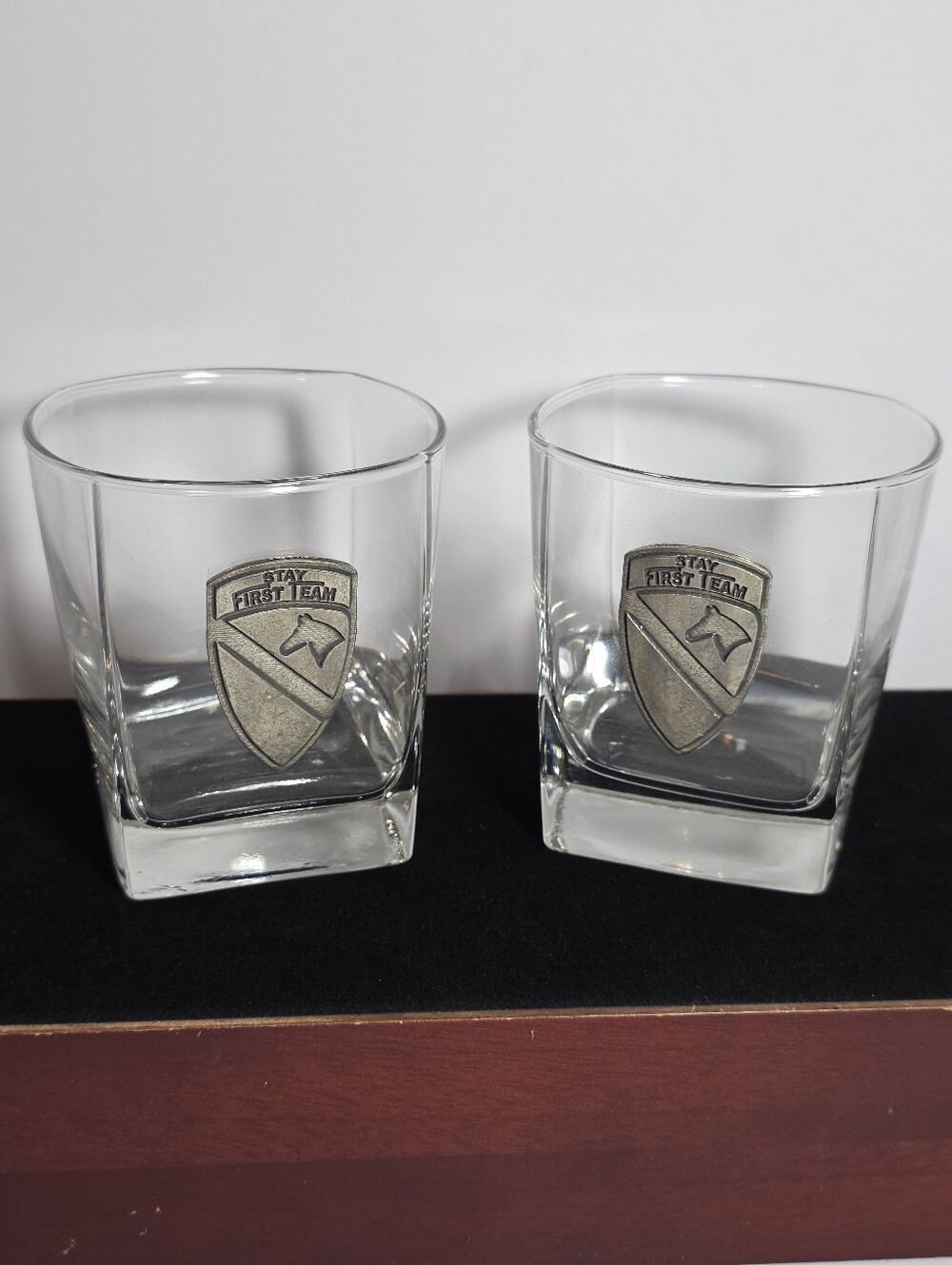 US Army 1st Cavalry Division Whiskey Glasses Stay First Team Pewter Crest Set 2